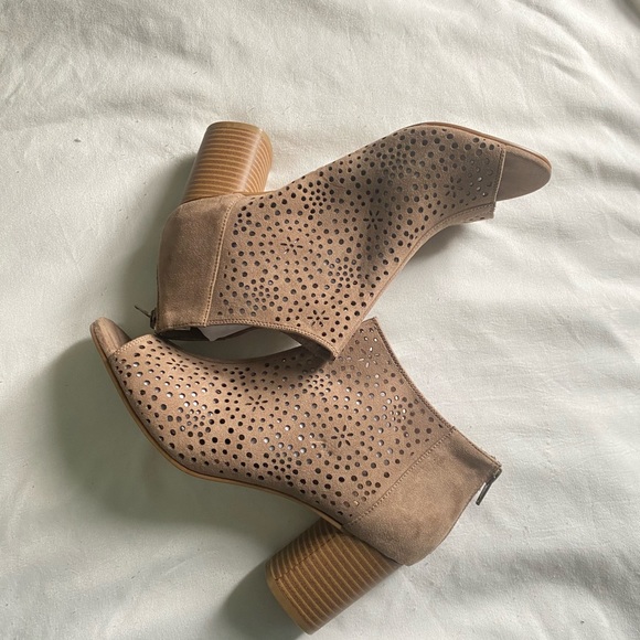 NWT Dressbarn kat cutout wedges pump (8) - Picture 7 of 13